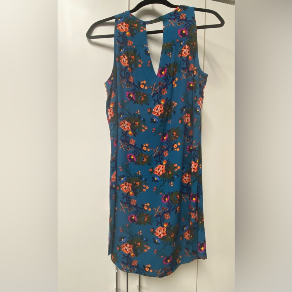 Cute dress! Dress up or down.